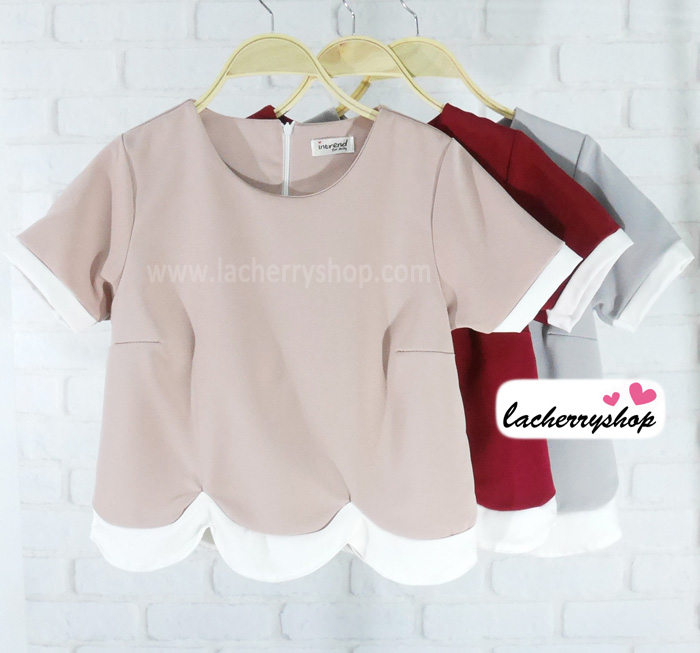 เสื้อแฟชั่นสวยๆ เสื้อผ้าฮานาโกะ สีนู้ด ดีไซน์เป็นหยักๆช่วงเอว แต่งขอบสีขาว แบบสวยน่ารักมากๆค่ะ