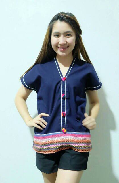 เสื้อนากา เสื้อผ้าพื้นเมือง เสื้อผ้าฝ้ายล้านนา คอวี แต่งลายเส้น ผ้าพื้นเมืองสวยๆ สีสันสดใส