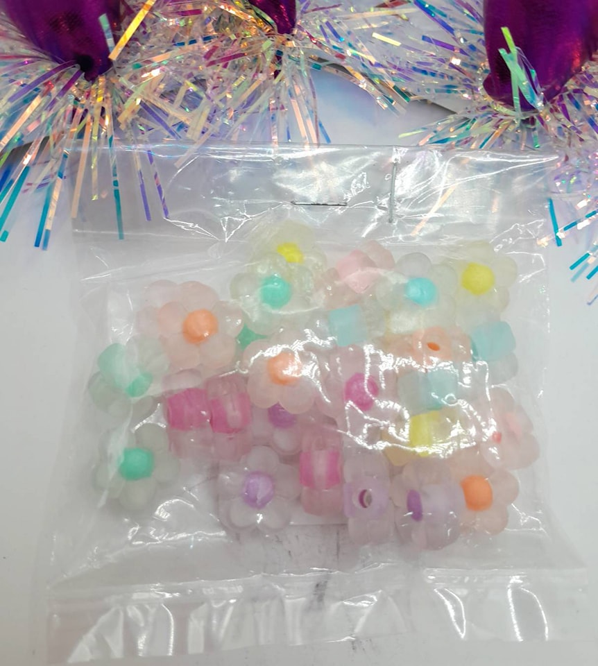 ลูกปัดแฟนซี ดอกไม้คละสี กลีบใสขุ่น แพค 20฿