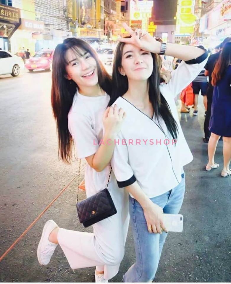 เสื้อแขนสามส่วน (สีขาว) คอวี กุ้นขอบสีตัดทูโทน แบบสวยน่ารักๆ