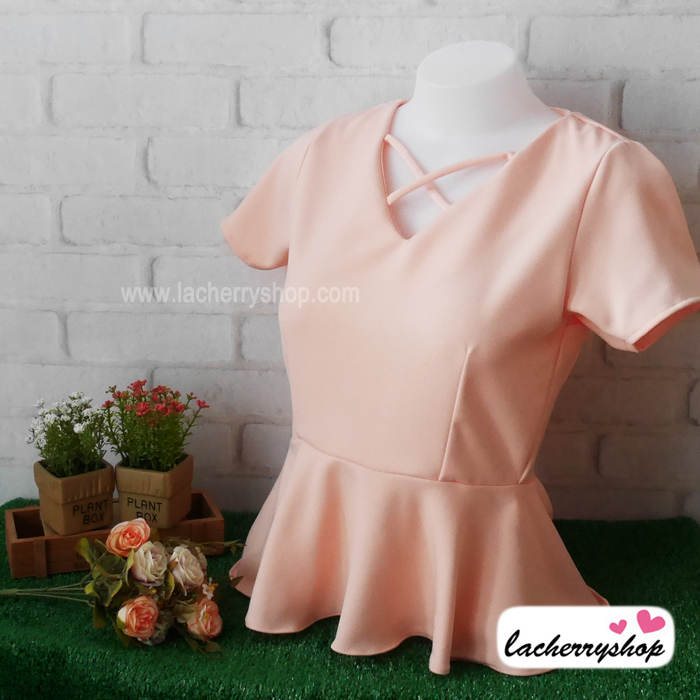 เสื้อผ้าแฟชั่น เสื้อทำงาน ผ้าฮานาโกะ สีโอรส เอวระบาย แต่งสายไขว้ที่คอเก๋ๆ แบบสวยหรูมากค่ะ ใส่ได้ทุกโอกาส