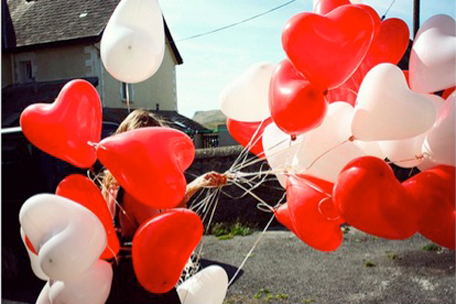 ลูกโป่งหัวใจ เนื้อสแตนดาร์ทคละสีแดง และสีขาว ไซส์ 12 นิ้ว แพ็คละ 10 ใบ (Heart Latex Balloon - Mixed Red & White Color 12")
