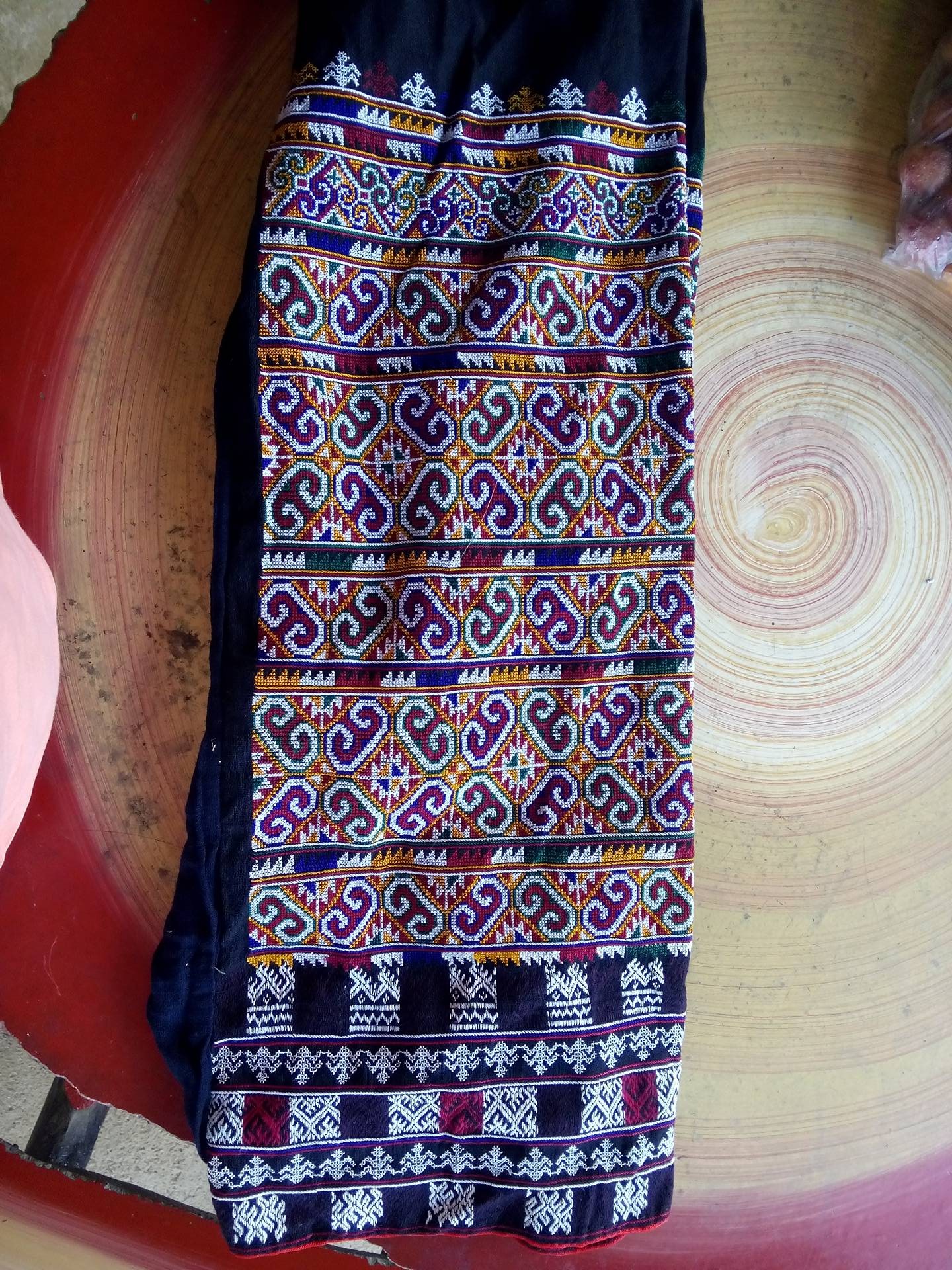 กางเกงปักมือ ปักเต็มละเอียด สีสันสวยงาม