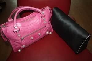 หมอนดันทรงกระเป๋ารุ่น Balenciaga Giant city bag
