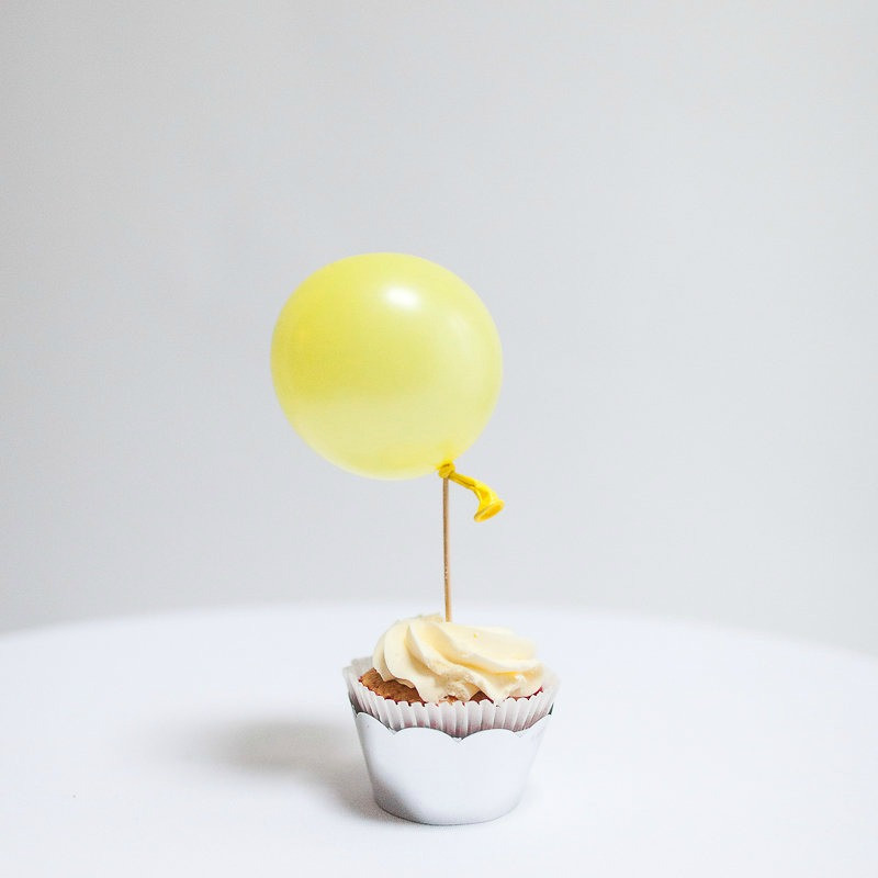 ลูกโป่งกลม เนื้อเมททัลลิก สีเหลือง ไซส์ 6 นิ้ว แพ็คละ 10 ใบ (Yellow Metallic Round Balloon Size 6")