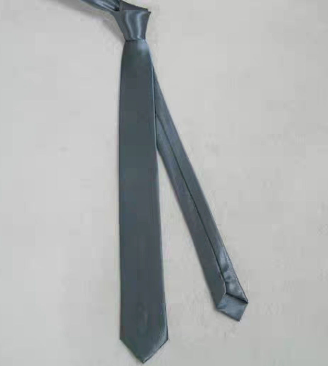 เน็คไทแฟชั่นเส้นบาง ปลาย5cm สีดำ เทา