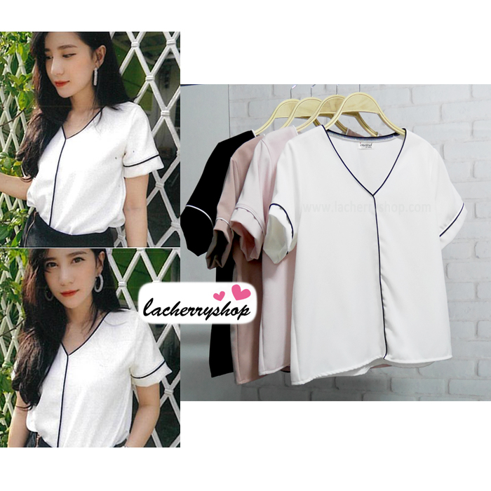 เสื้อผ้าแฟชั่นสวยๆ เสื้อทำงาน สีขาว ผ้าฮานาโกะ คอวี กุ้นขอบสีดำตัดกัน แบบสวย ดีไซน์เก๋ๆ สินค้าคุณภาพดี