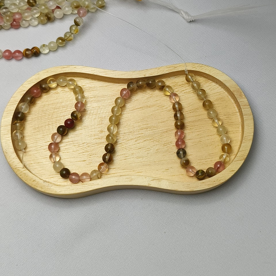 หินเชอร์รี่ควอตซ์ สามสี หินรักและให้อภัย รัก ผิวพรรณ ให้อภัย ยาว 37 ซม. - 6 มิล (63 เม็ด)