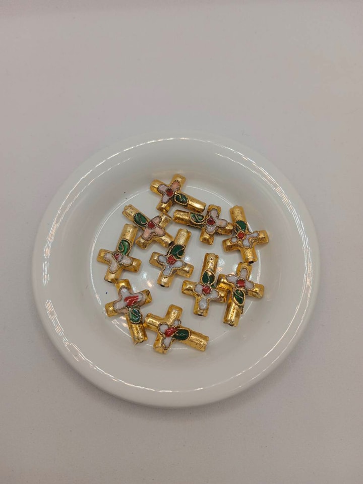 จี้กังใส รูปไม้กางเขนจีน ถุงละ 80 บาท