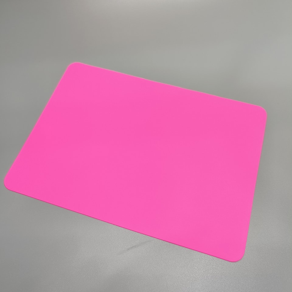 แผ่นร้อยลูกปัดซิลิโคน 75฿ (ยึดลูกปัดได้หนึบมาก เหมาะกับงานปักลูกปัด) ขนาด 21x14.7 ซม.