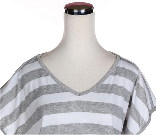 SALE//SALE (ส่งฟรี) ชุดเดรสผ้าคอตตอน คอวี ลายทางสีเทา มีสายมัดเอว เนื้อผ้าหนาและนุ่มใส่สบาย แบบน่ารักมากค่ะ