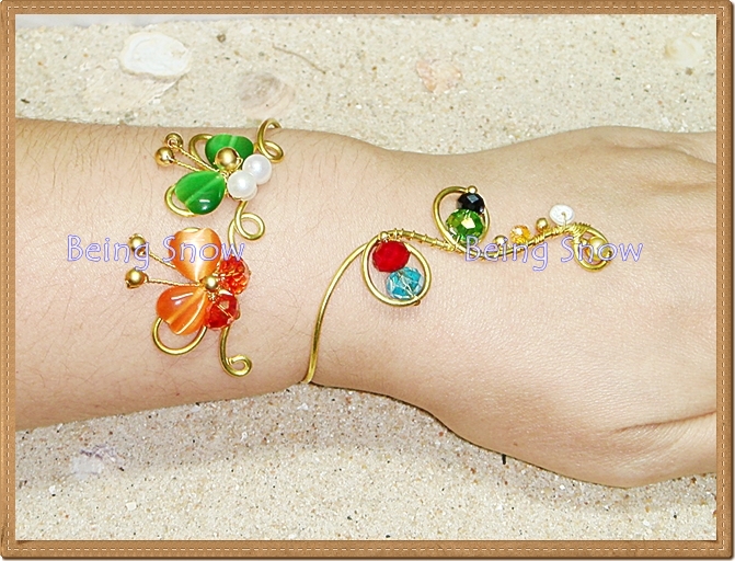 กำไลผีเสื้อคู่สีรุ้ง **แถมต่างหูทองเหลือง 1 คู่**