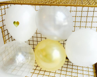 ลูกโป่งกลม เนื้อคริสตัลใส ไม่มีสี ไซส์ 6 นิ้ว แพ็คละ 10 ใบ (Clear Crystal Round Balloon Size 6")
