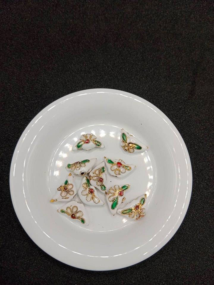 จี้กังใสรูปก้อนเงินจีน ถุงละ 80 บาท