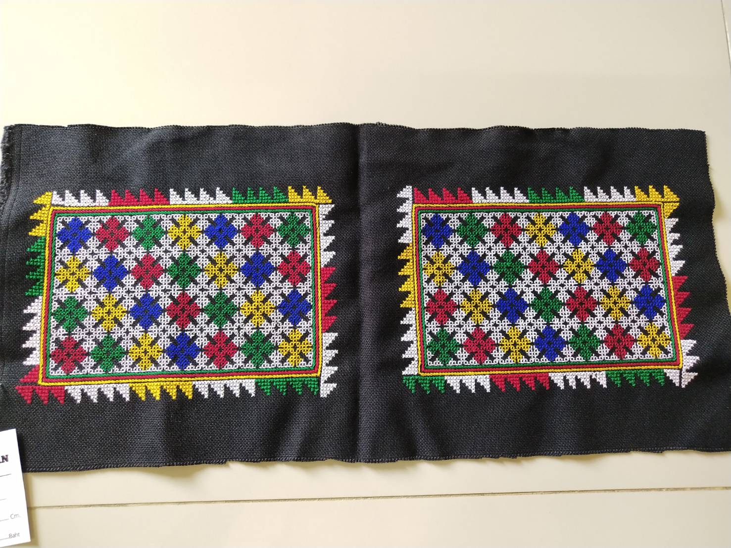 P404 ผ้าปักลายกระเป๋า 1 คู่ ปักลายโบราณ