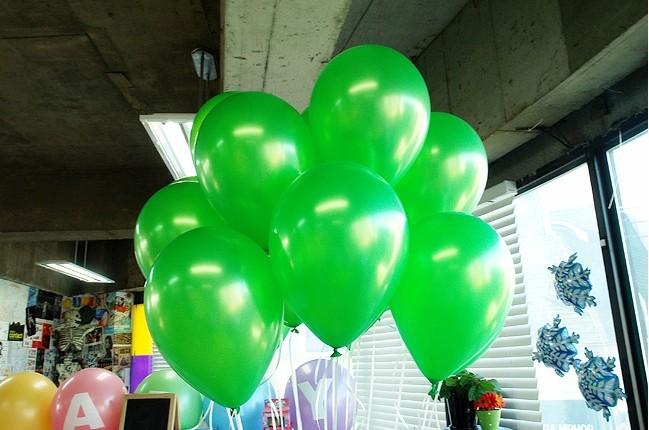ลูกโป่งกลมเนื้อมุก สีเขียวมะนาว ไซส์ 10 นิ้ว แพ็คละ 10 ใบ (Round Balloons Size 10" - Pearl Lemon Green Color)