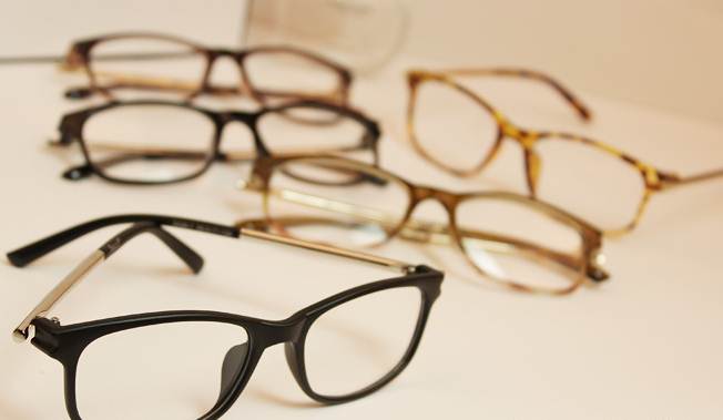 แว่นสายตาแฟชั่น แบบสลิม ขา Chrome tomf เงิน ทอง สีดำด้าน กระ