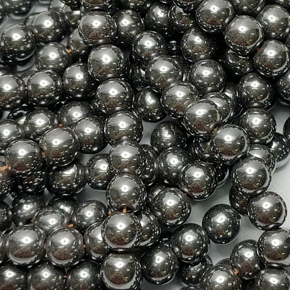 แร่หินเฮมาไทล์ หินพลังกำลัง - แข็งแกร่ง กล้าหาญ พละกำลัง ยาว 37 ซม. 10 มิล (42 เม็ด)