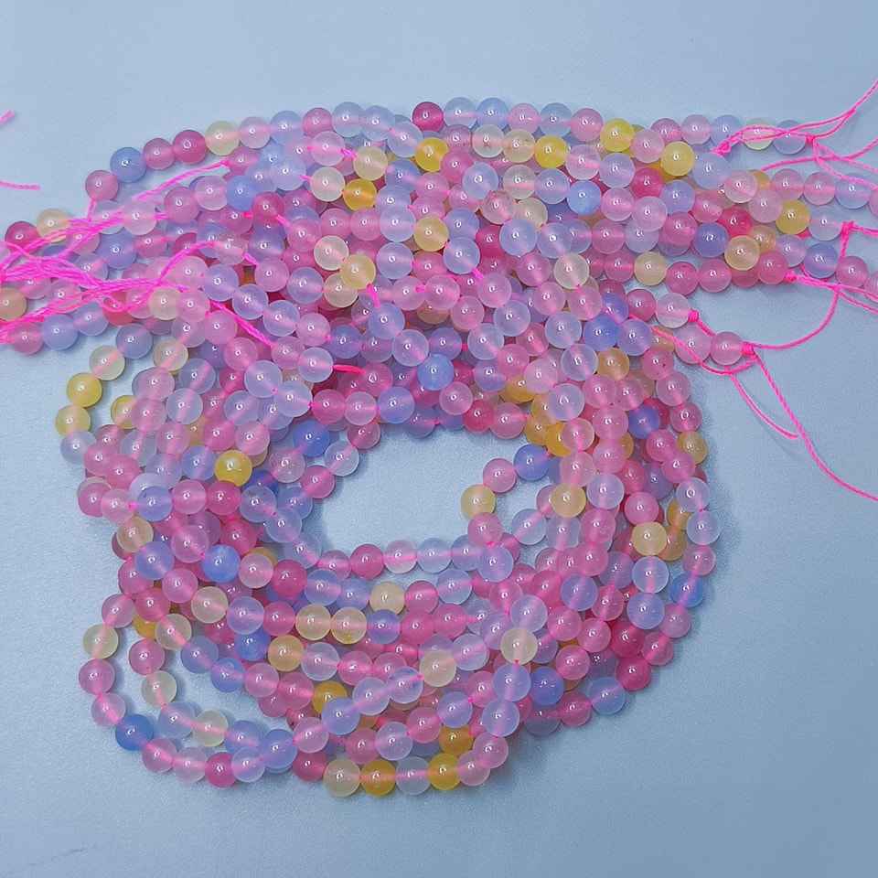 หินคาลซิโดนี เสริมพลังหญิง ดึงดูด เมตตา การงานก้าวหน้า ยาว 37 ซม. 6 มิล (63 เม็ด)