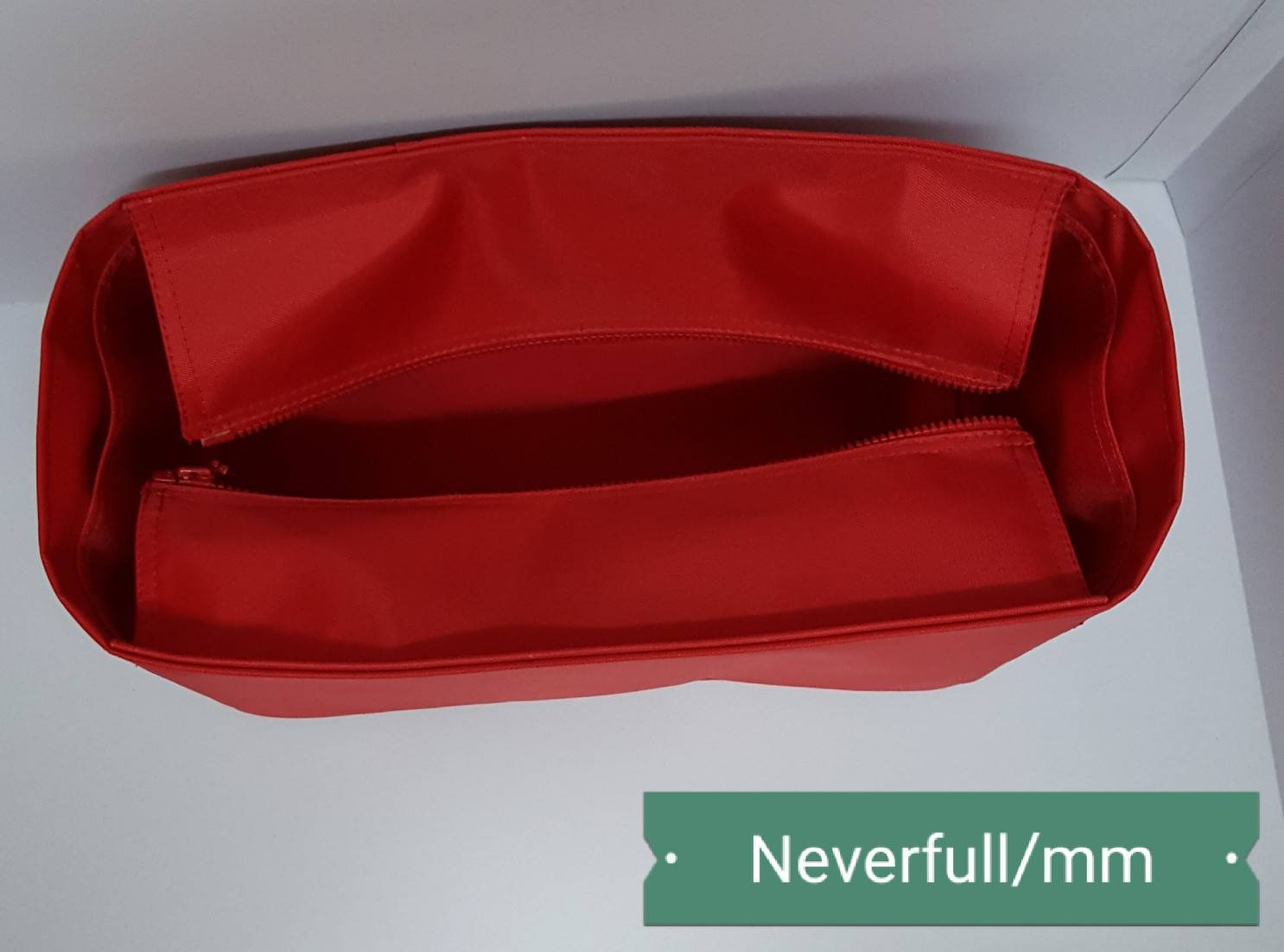 ช่องจัดระเบียบกระเป๋า LV Neverfull แบบซิป