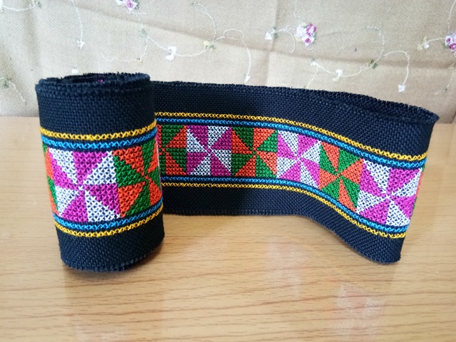 ผ้าปักมือ ผืนยาวลายอาข่า สีสันสดใส