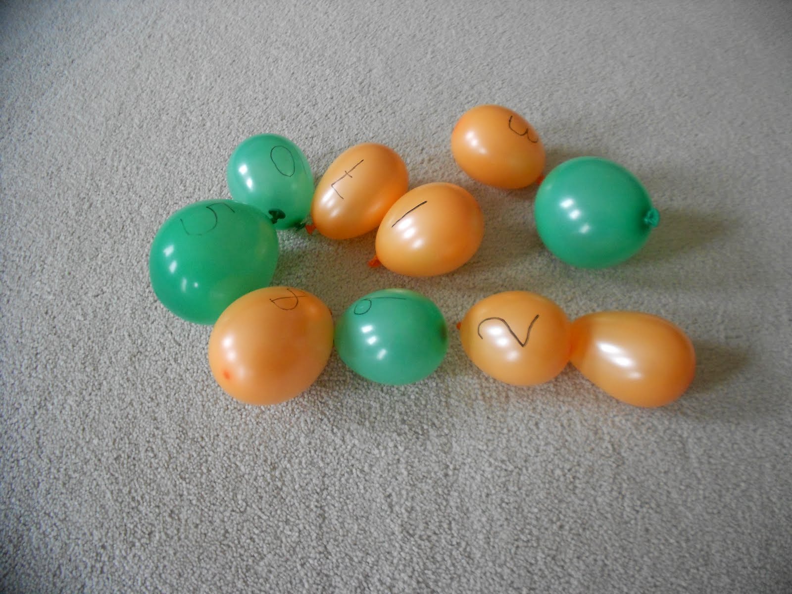 ลูกโป่งกลม สีเขียวเข้มไซส์ 9 นิ้ว แพ็คละ 10 ใบ ( Round Balloons 9" - Dark Green Standard Color )