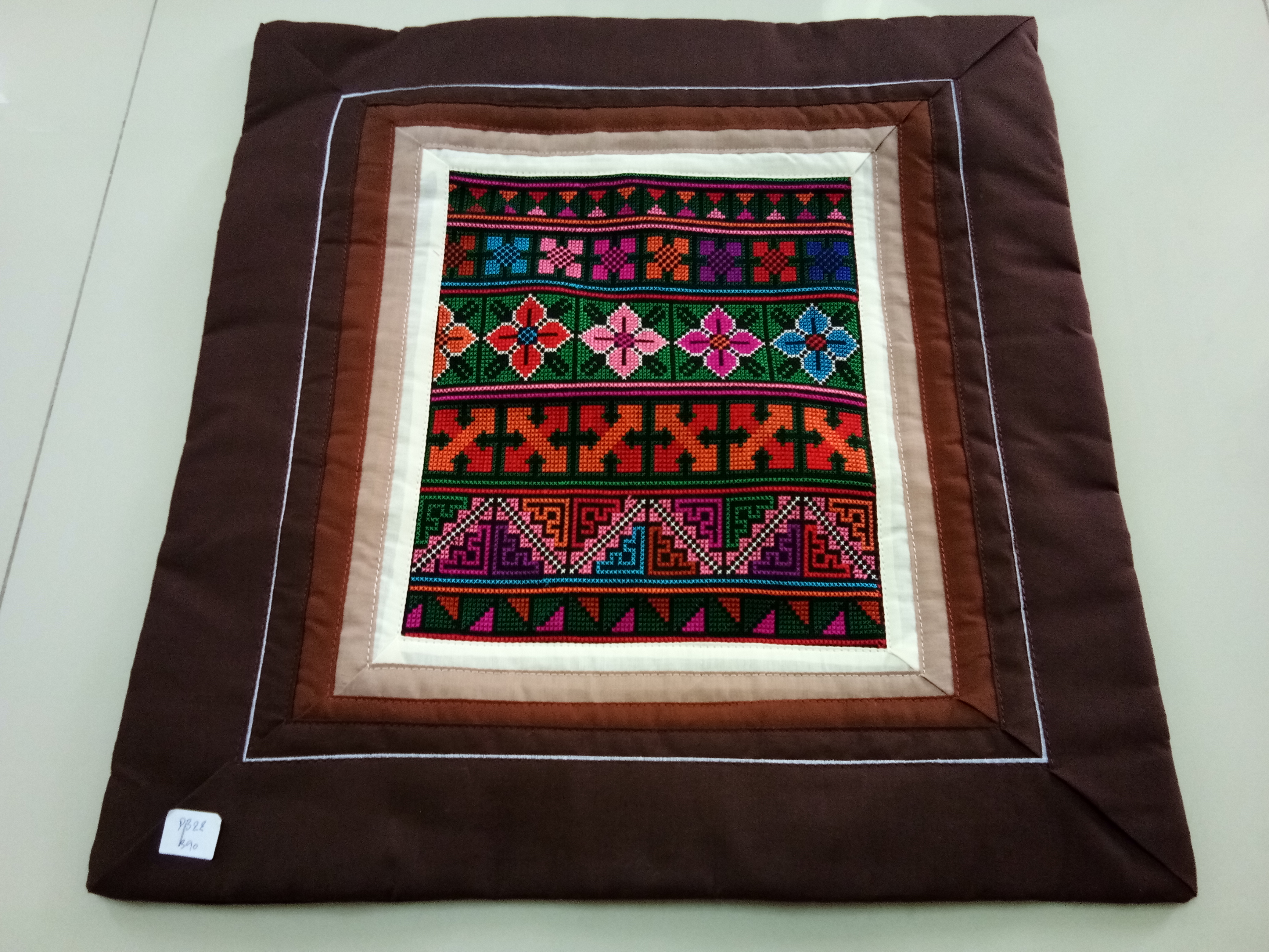 ปอกหมอนสีน้ำตาล ลายปักอาข่า ตัดเย็บอย่างดี