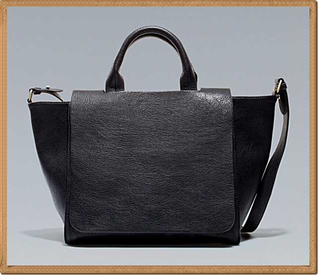 Zara - กระเป๋าสะพายทรงปีกค้างคาว สีดำ