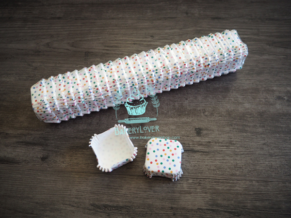 กระทงบราวนี่ลายจุดพื้นขาว ขนาด 6*6 cm. 250 ใบ