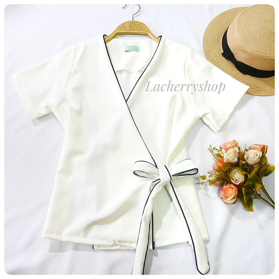 พร้อมส่งค่ะ เสื้อผ้าฮานาโกะ คอวี รุ่นป้ายข้าง กุ้นขอบ ผูกโบว์เอวสวยๆ แบบสวยเรียบหรู