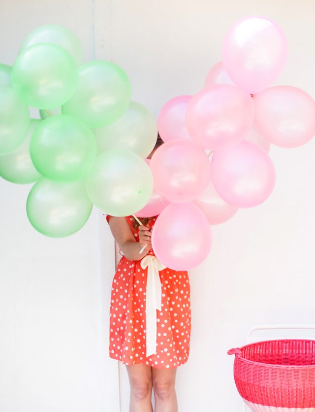 ลูกโป่งกลม เนื้อมุก สีเขียวอ่อน ไซส์ 9 นิ้ว แพ็คละ 10 ใบ ( Round Balloons 9" - Pearl Light Green Color )