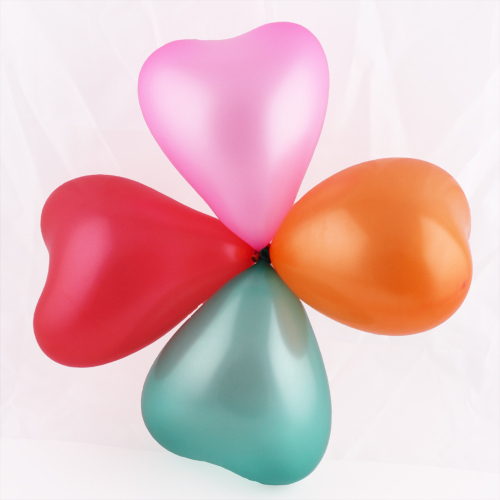 ลูกโป่งหัวใจเนื้อเมททัลลิก สีเขียวเข้ม ไซส์ 12 นิ้ว แพ็คละ 10 ใบ (Heart Shape Balloon-Metallic Dark Green Color)