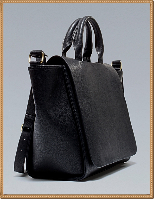 Zara - กระเป๋าสะพายทรงปีกค้างคาว สีดำ