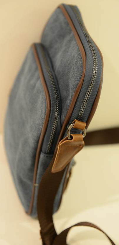 กระเป๋าวินเทจ สะพายข้าง แนวตั้งสี่เหลี่ยม มีตำหนิ แต่งซิบ2ชั้น ผ้าใบ สีกากี ฟ้า