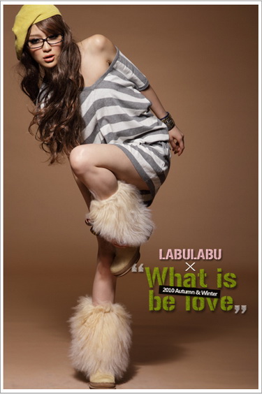 SALE//SALE (ส่งฟรี) ชุดเดรสผ้าคอตตอน คอวี ลายทางสีเทา มีสายมัดเอว เนื้อผ้าหนาและนุ่มใส่สบาย แบบน่ารักมากค่ะ