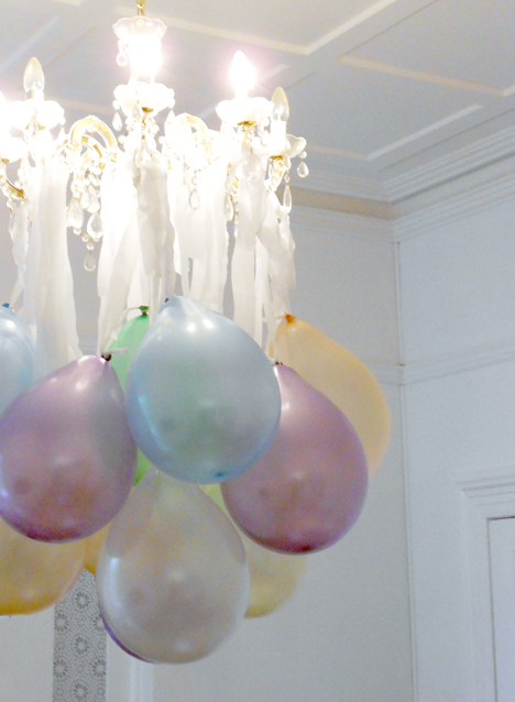 ลูกโป่งกลม เนื้อมุกสีฟ้าอ่อน ไซส์ 9 นิ้ว แพ็คละ 10 ใบ ( Round Balloons 9" - Pearl Baby Blue Color )