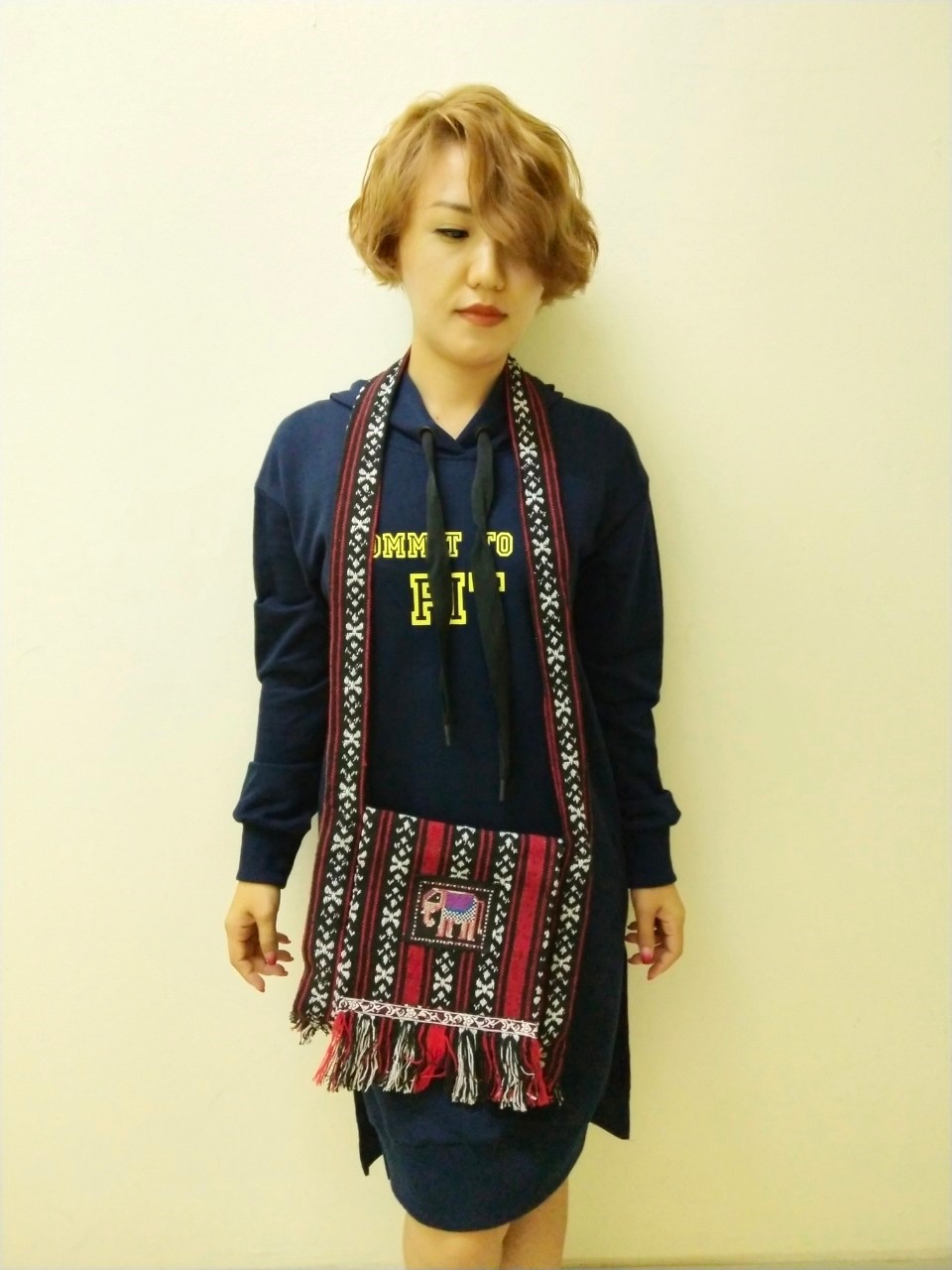 ย่ามสะพายสีแดง ใบเล็กน่ารัก