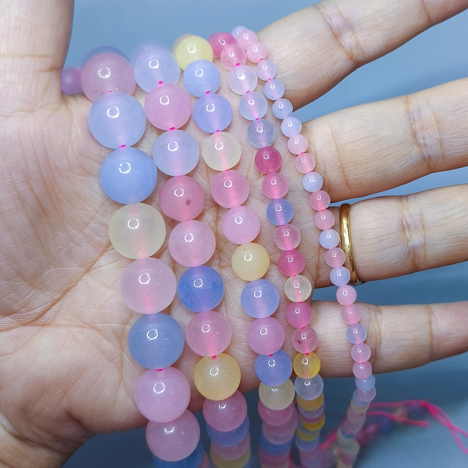 หินคาลซิโดนี เสริมพลังหญิง ดึงดูด เมตตา การงานก้าวหน้า ยาว 37 ซม. 6 มิล (63 เม็ด)