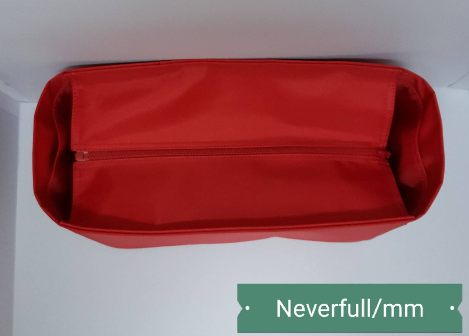 ช่องจัดระเบียบกระเป๋า LV Neverfull แบบซิป