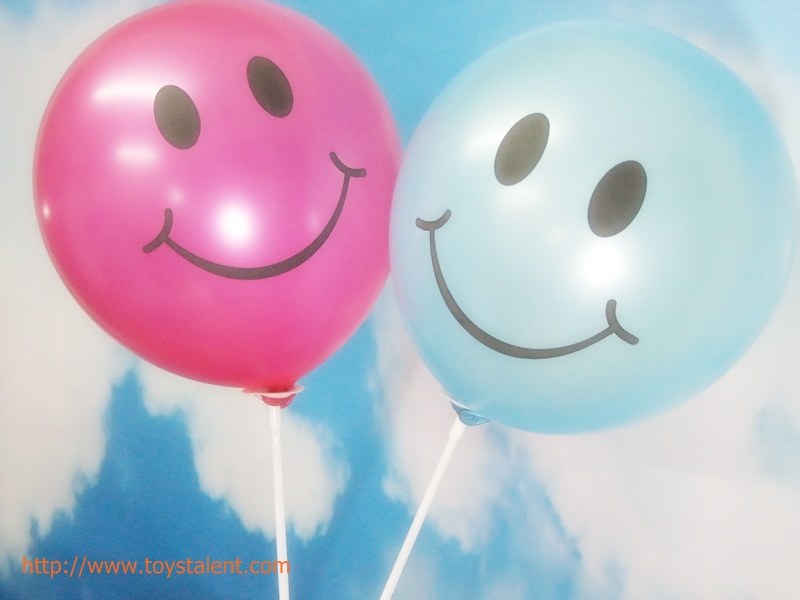 ลูกโป่งกลมพิมพ์ลายหน้ายิ้ม ไซส์ 12 นิ้ว แพ็คละ 10 ใบ สีฟ้าอ่อน (Round Balloons 12" - Printing Smiley latex balloons Light Blue color)