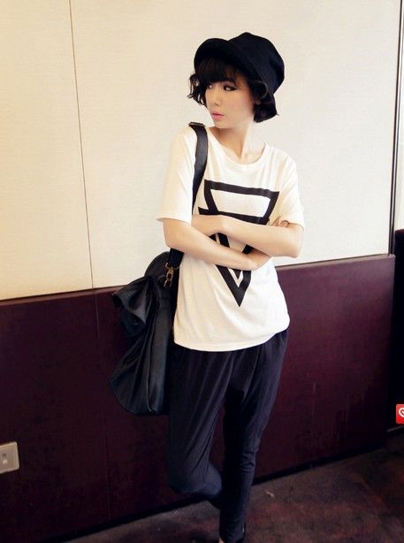 SALE//SALE (ส่งฟรี) 91PF เสื้อยืด สไตล์เกาหลี สีขาว คอกลม ด้านหน้าพิมพ์ลายกราฟฟิก สามเหลี่ยมสีดำ ซ้อนกันสองรูป