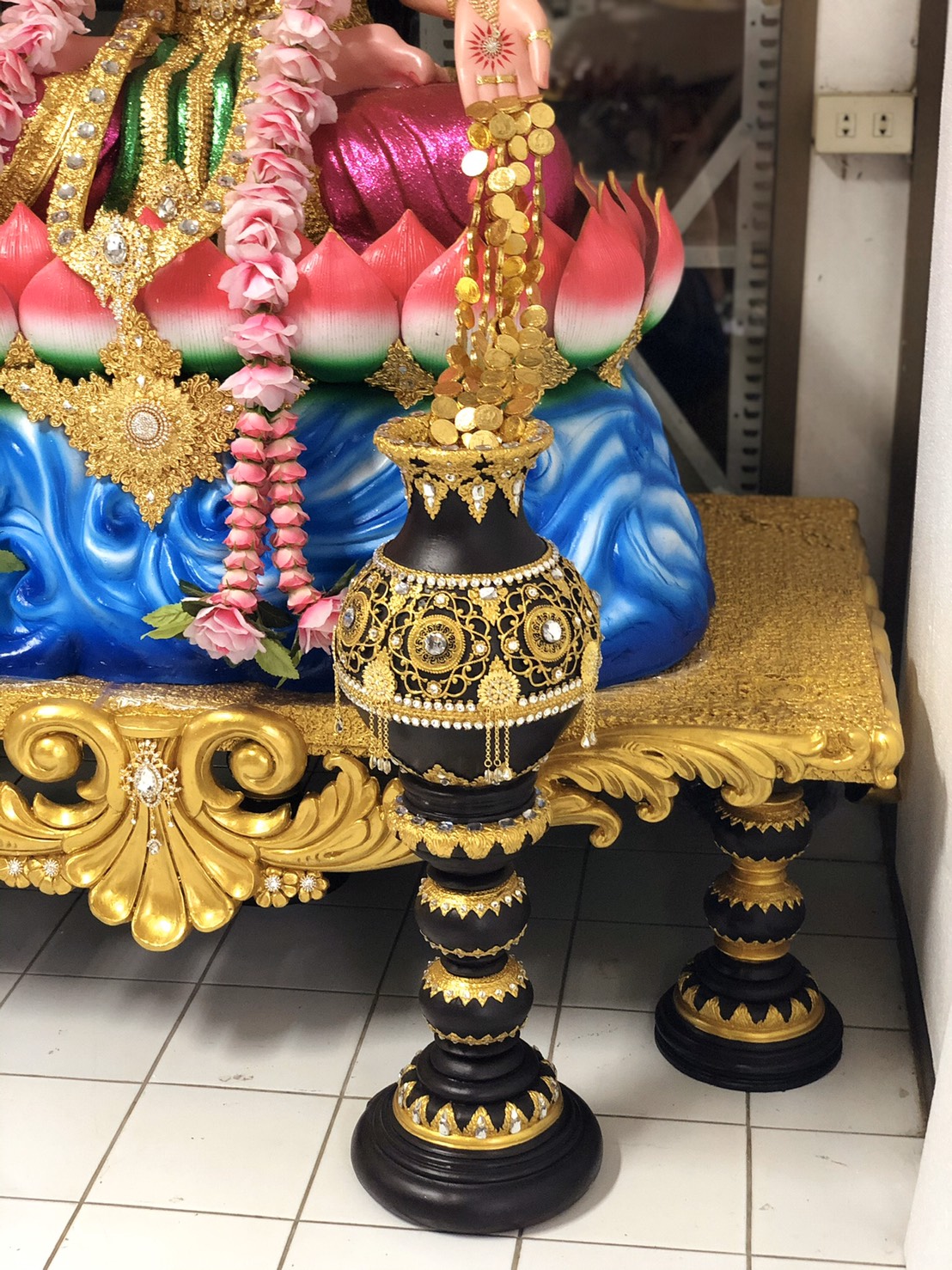 พระแม่ลักษมี (ทองแท้) สูง 1.90 เมตร