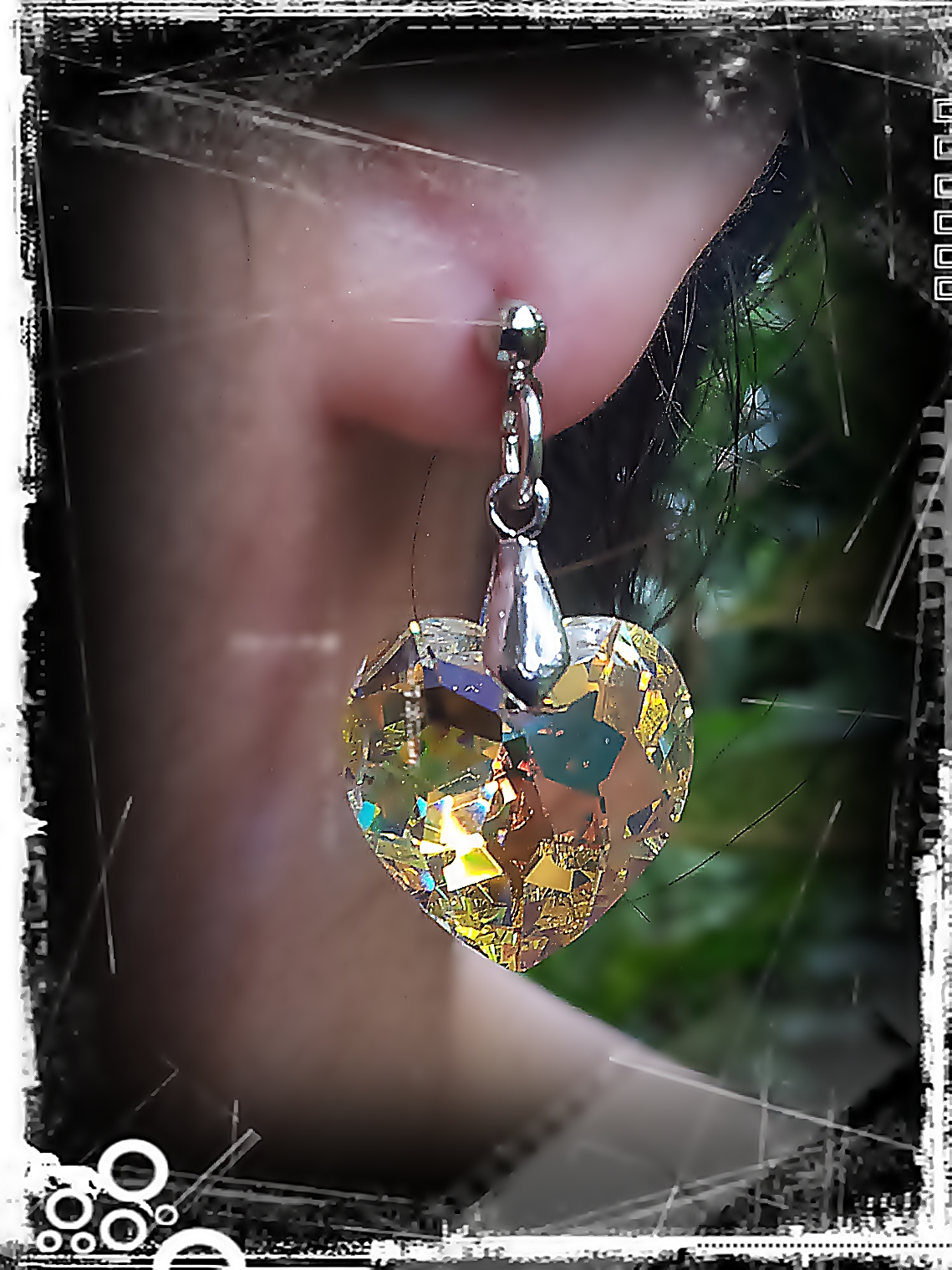 ต่างหูคริสตัลหัวใจเจียระไนเหลี่ยมละเอียด สีขาวรุ้ง