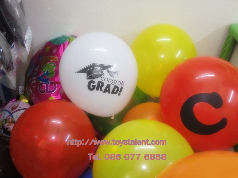 ลูกโป่งกลมพิมพ์ลาย Congrats รับปริญญา คละสี คละแบบ ไซส์ 10 นิ้ว แพ็คละ 10 ใบ (Round Balloons 10" - Congrats Printing latex balloons)