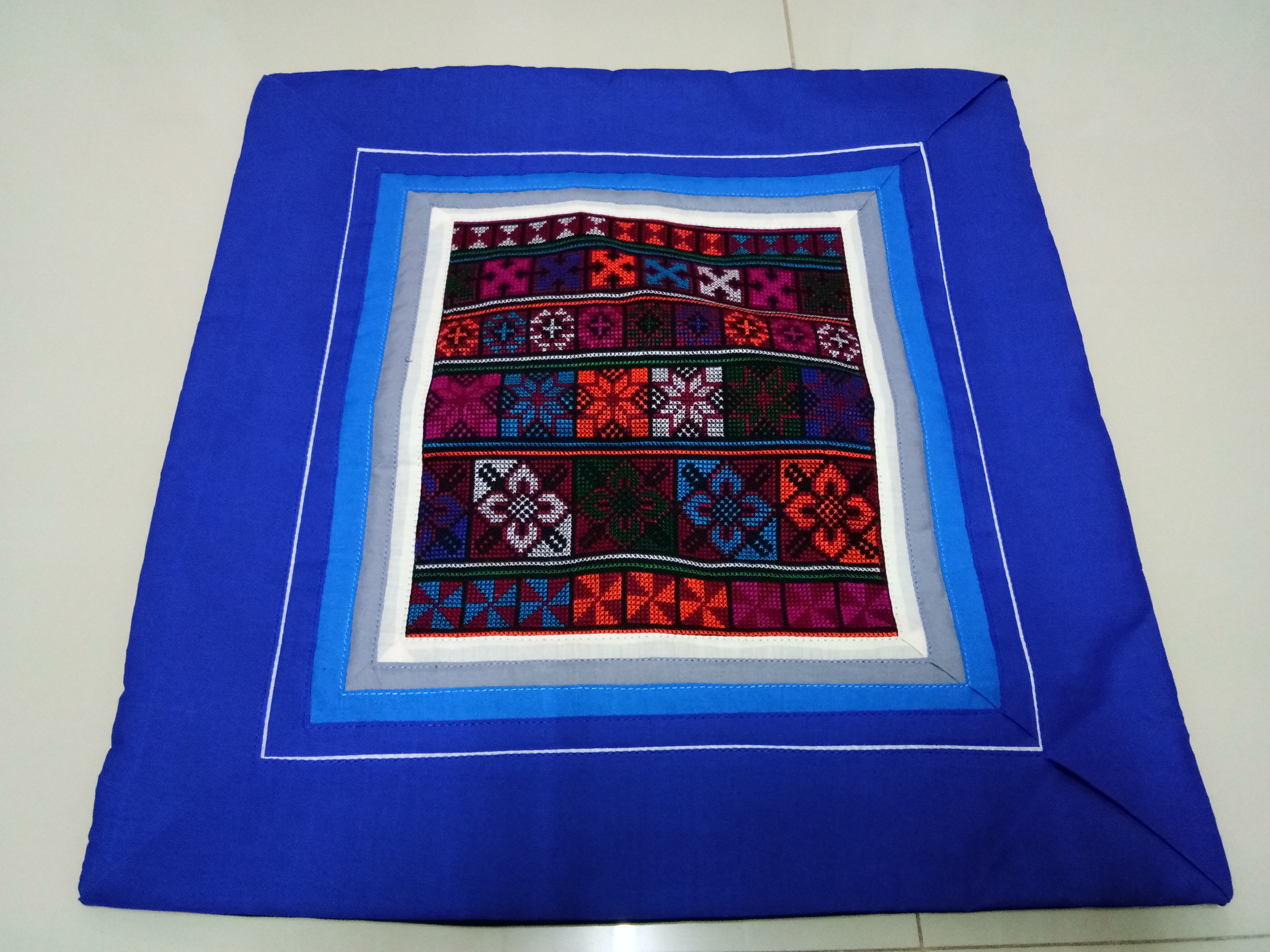 ปอกหมอนสีน้ำเงิน ลายปักอาข่า