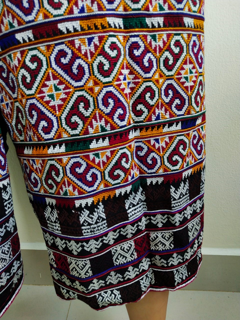 กางเกงปักมือ ปักเต็มละเอียด สีสันสวยงาม