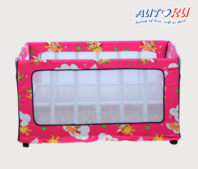 เปลไกวไฟฟ้าอัตโนมัติ Autoru รุ่น Gold 2 in 1 สีชมพู เพราะ เปลไกวไฟฟ้าอัตโนมัติ Autoru เข้าใจเป็นอย่างดีว่าเด็กๆ มีการเจริญเติบโตทางด้านร่างกายอย่างรวดเร็ว เปลไกวไฟฟ้าอัตโนมัติ Autoru รุ่น Gold 2 in 1 จึงถูกออกแบบมาเป็นพิเศษเพื่อรองรับการเจริญเติบโตของลูกน้อยที่คุณรัก ด้วยคุณสมบัติของพื้นที่ภายในเปลไกวไฟฟ้าอัตโนมัติ Autoru ที่มีขนาดใหญ่รองรับทุกอิริยาบทของลูกน้อย โครงสร้างที่แข็งแรงทนทานพร้อมระบบล็อคที่ได้มาตรฐานจึงช่วยเพิ่มความมั่นคงของตัวเปลไกวไฟฟ้าอัตโนมัติได้ดียิ่งขึ้น รูระบายอากาศโดยรอบตัวเปลไกวไฟฟ้าอัตโนมัติช่วยให้อากาศถ่ายเทสะดวก นอกจากนี้ เปลไกวไฟฟ้าอัตโนมัติ Autoru รุ่น Gold 2 in 1 ยังมีมุ้งแบบกระโจมที่ช่วยป้องกันยุงและแมลงต่างๆ ที่อาจมารบกวนลูกน้อยในเวลาพักผ่อนได้ ที่สำคัญคือคุณแม่สามารถปรับเปลี่ยนตัวเปลไกวไฟฟ้าอัตโนมัติ Autoru รุ่น Gold 2 in 1 ให้เป็นเพลย์เพน และคอกกั้นเพื่อความปลอดภัยของลูกน้อยในวัยหัดคลานและหัดเดินได้อีกด้วย เปลไกวไฟฟ้า