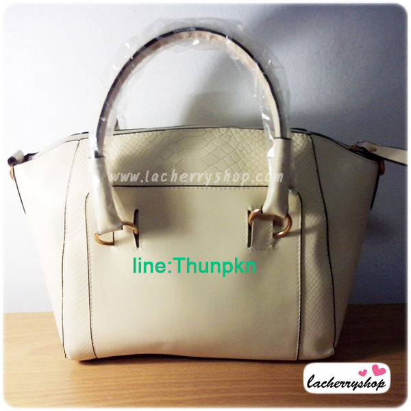กระเป๋าแฟชั่น ดีไซน์สวยเรียบหรู สีขาว คลาสสิค แบบยอดนิยม เหมาะกับทุกโอกาส สามารถถือและสะพายได้ทั้งสองแบบ ((โปรโมชั่นส่งฟรี))