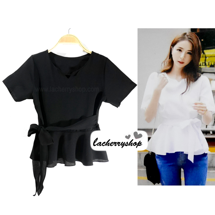 เสื้อผ้าแฟชั่น เสื้อทำงานสีดำ แต่งระบายเอว มีสายมัดโบว์ สวยหวานสไตล์เกาหลี ใส่ได้หลายสไตล์ เว้าคอ มีซิปหลัง ใส่ได้ทุกโอกาส คุณภาพดี ราคาไม่แพง