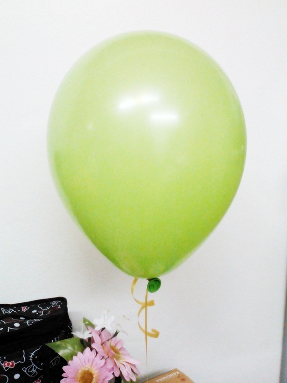 ลูกโป่งกลมเนื้อสแตนดาร์ท สีเขียวตองอ่อน ไซส์ 10 นิ้ว แพ็คละ 10 ใบ (Round Balloons Size 10" - Standard Green Lime Color)
